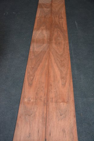 Afrikaans Rosewood Veneer 250 x 22 cm | 0.6 mm | 0,55m²