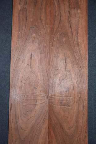 Afrikaans Rosewood Veneer 250 x 22 cm | 0.6 mm | 0,55m²