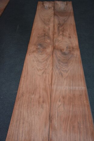 Afrikaans Rosewood Veneer 255 x 30 cm | 0.6 mm | 0,765m²
