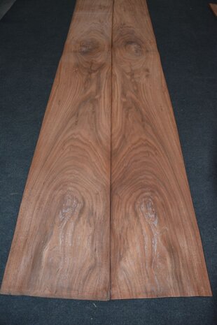Afrikaans Rosewood Veneer 255 x 30 cm | 0.6 mm | 0,765m²