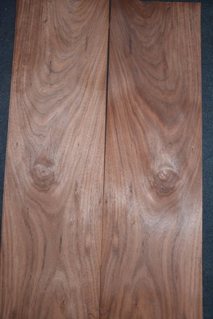 Afrikaans Rosewood Veneer 200 x 27 cm | 0.6 mm | 0,54m²