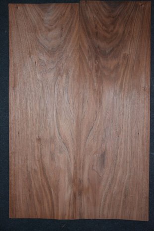 Afrikaans Rosewood Veneer 93 x 29-31 cm | 0.6 mm | 0,279m²