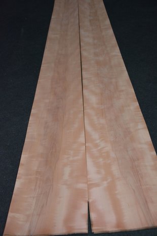 Pear Veneer 252 x 23-26 cm | 0.6 mm | 0,62m²