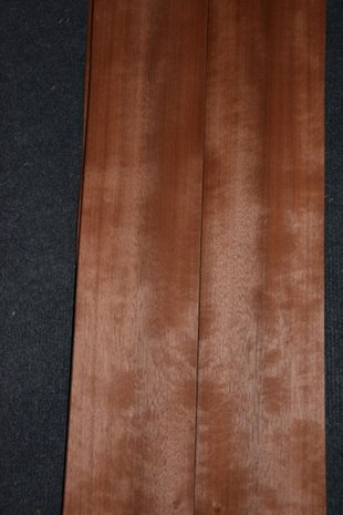 Moabi Veneer 196 x 11 cm | 0.6 mm | 0,22m²