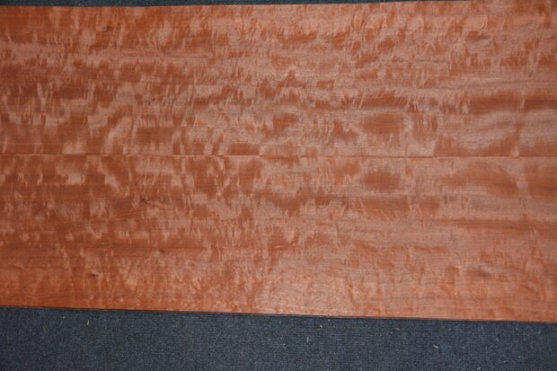 Makore Veneer 213 x 23 cm | 0.6mm | 0,49m²