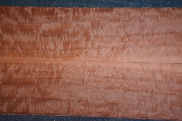 Makore Veneer 213 x 16 cm | 0.6mm | 0,34m²