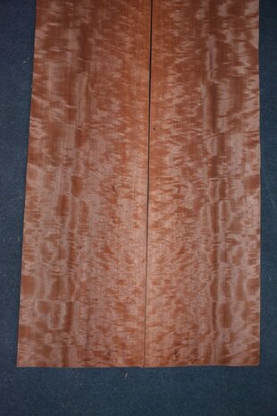 Makore Veneer 212 x 34 cm | 0.6mm | 0,72m²