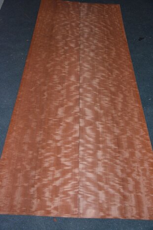Makore Veneer 213 x 40-41 cm | 0.6mm | 0,86m²