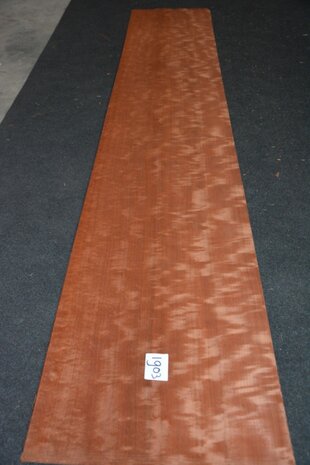 Makore Veneer 213 x 40-41 cm | 0.6mm | 0,86m²