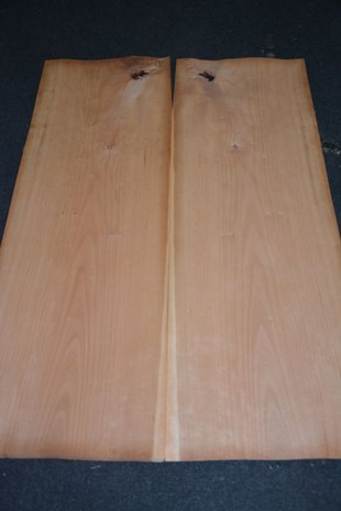 Cherry Veneer 94 x 32 cm | 0.6mm | 0,3m²