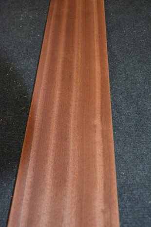 Sipo Mahogany Veneer 225 x 15 cm | 0.6mm | 0,3375