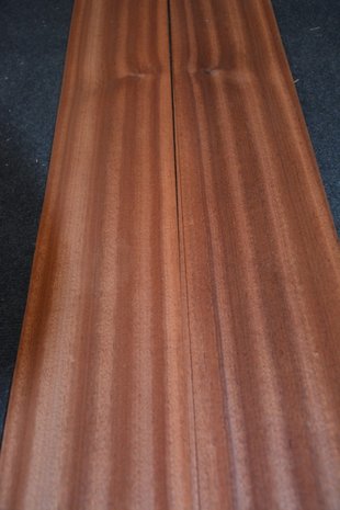 Sipo Mahogany Veneer 225 x 15 cm | 0.6mm | 0,3375