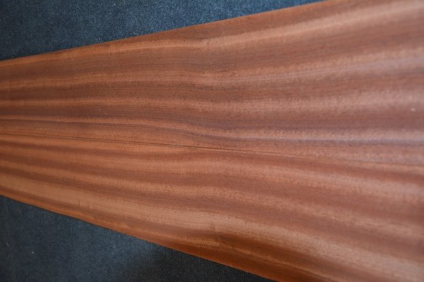 Sipo Mahogany Veneer 225 x 15 cm | 0.6mm | 0,3375