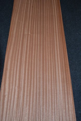 Sapelli Mahogany Veneer 221 x 24-26 cm | 0.6mm | 0,553m²