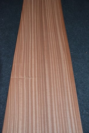 Sapelli Mahogany Veneer 221 x 24-26 cm | 0.6mm | 0,553m²