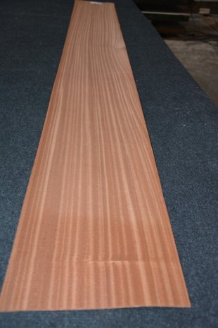 Sapelli Mahogany Veneer 221 x 24-26 cm | 0.6mm | 0,553m²