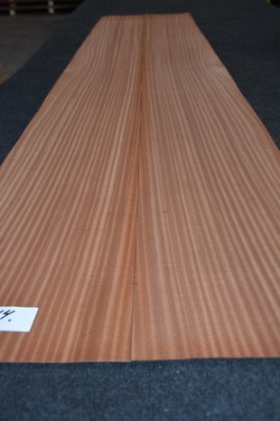 Sapelli Mahogany Veneer 221 x 24-26 cm | 0.6mm | 0,553m²