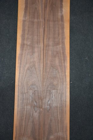 American Walnut Veneer 435 x 17-21 cm | 0.6mm | 0,827m²
