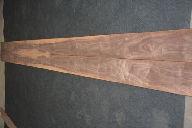 American Walnut Veneer 435 x 17-21 cm | 0.6mm | 0,827m²