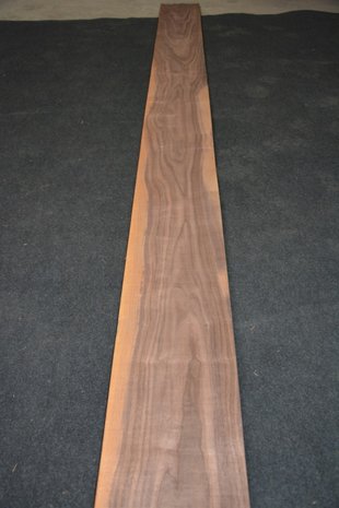 American Walnut Veneer 435 x 23-26 cm | 0.6mm | 1,065m²