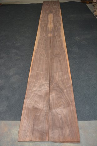 American Walnut Veneer 435 x 23-26 cm | 0.6mm | 1,065m²