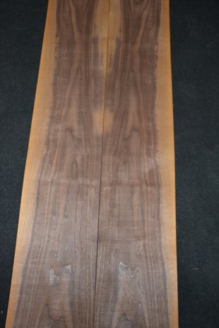 American Walnut Veneer 435 x 23-26 cm | 0.6mm | 1,065m²