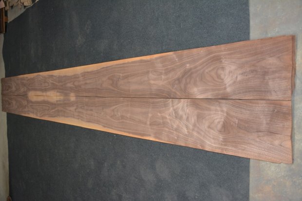 American Walnut Veneer 435 x 23-26 cm | 0.6mm | 1,065m²
