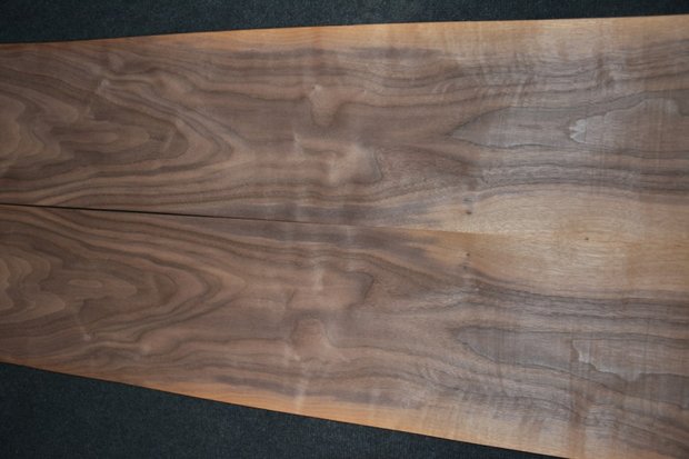 American Walnut Veneer 435 x 23-26 cm | 0.6mm | 1,065m²