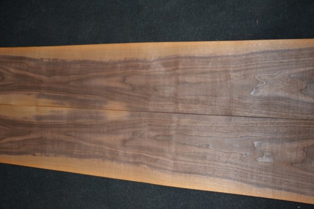 American Walnut Veneer 435 x 23-26 cm | 0.6mm | 1,065m²