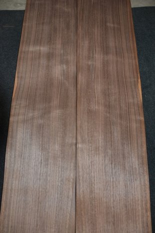 American Walnut Veneer 425 x 20-24 cm | 0.6mm | 0,935m²
