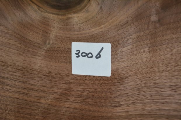American Walnut Veneer 425 x 20-24 cm | 0.6mm | 0,935m²