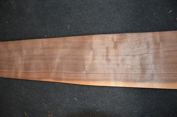 American Walnut Veneer 425 x 20-24 cm | 0.6mm | 0,935m²