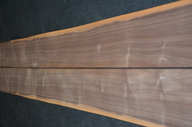 American Walnut Veneer 425 x 20-24 cm | 0.6mm | 0,935m²
