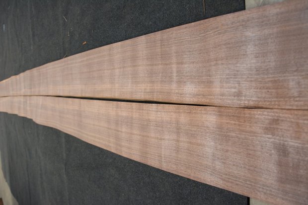 American Walnut Veneer 435 x 17-19 cm | 0.6mm | 0,783m²