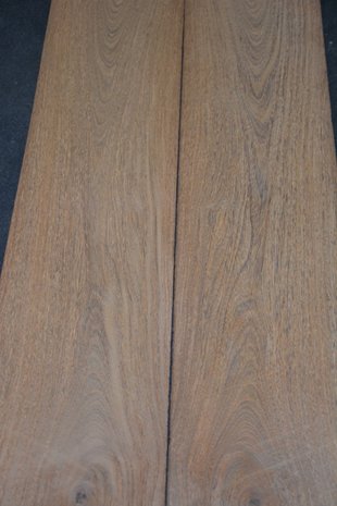 Brownheart Veneer 325 x 27 cm | 0.6mm | 0,878m²