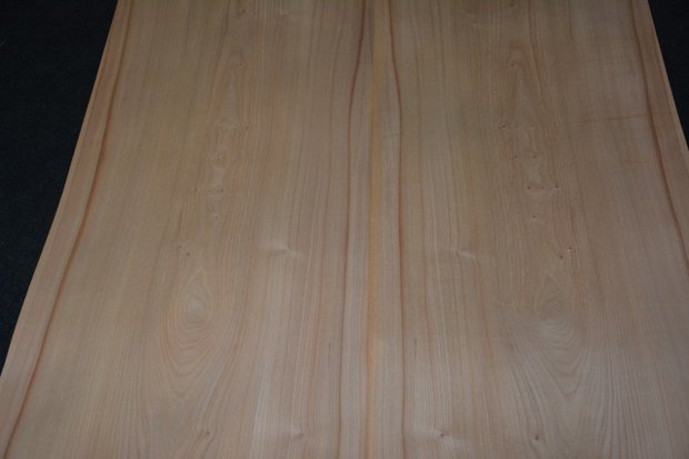 Elm Veneer 300 x 47 cm | 0.6mm | 1,410m2