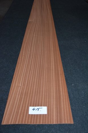 Sapelli Mahogany Veneer 221 x 25-28 cm | 0.6mm | 0,586m²