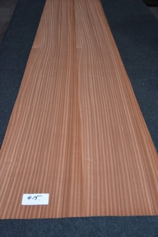 Sapelli Mahogany Veneer 221 x 25-28 cm | 0.6mm | 0,586m²