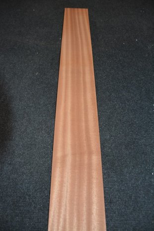Sipo Mahogany Veneer 225 x 10-11 cm | 0.6mm | 0,261m²