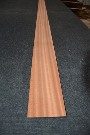 Sipo Mahogany Veneer 225 x 10-11 cm | 0.6mm | 0,261m²