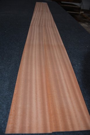 Sipo Mahogany Veneer 225 x 10-11 cm | 0.6mm | 0,261m²