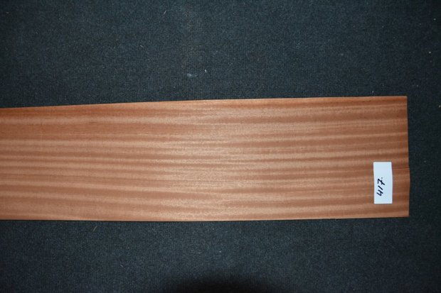 Sipo Mahogany Veneer 204 x 17-22 cm | 0.6mm | 0,398m²