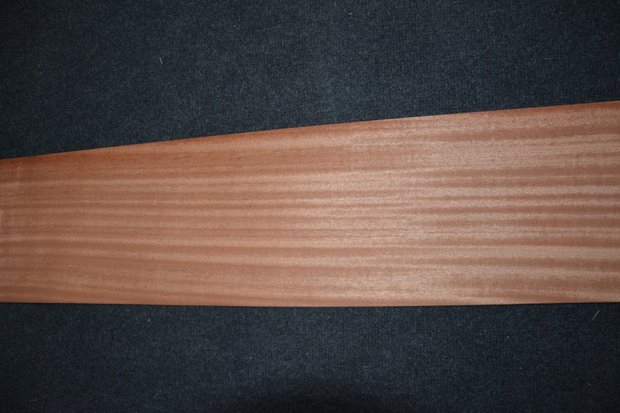 Sipo Mahogany Veneer 204 x 17-22 cm | 0.6mm | 0,398m²