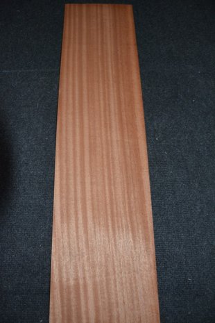 Sipo Mahogany Veneer 204 x 17-22 cm | 0.6mm | 0,398m²