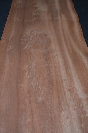 Mahogany Khaya Ivorensis Veneer 254 x 52 cm | 0.6mm | 1,321m²