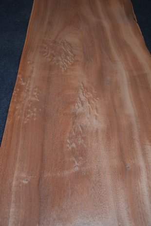 Mahogany Khaya Ivorensis Veneer 254 x 52 cm | 0.6mm | 1,321m²
