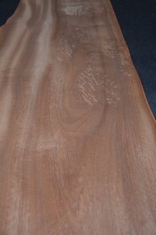 Mahogany Khaya Ivorensis Veneer 254 x 52 cm | 0.6mm | 1,321m²