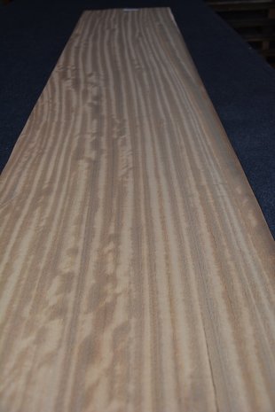 Iroko Veneer 230 x 42-43 cm | 0.6mm | 0,978 m2