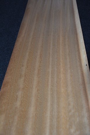 Iroko Veneer 210 x 21-22 cm | 0.6mm | 0,452 m2