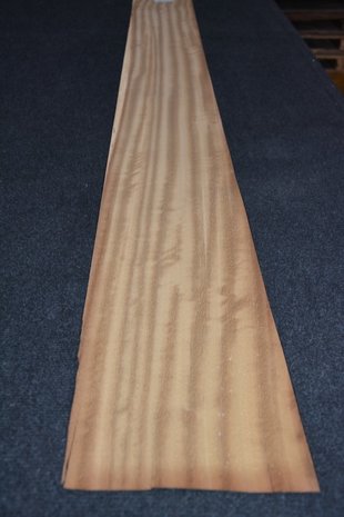 Iroko Veneer 210 x 21-22 cm | 0.6mm | 0,452 m2